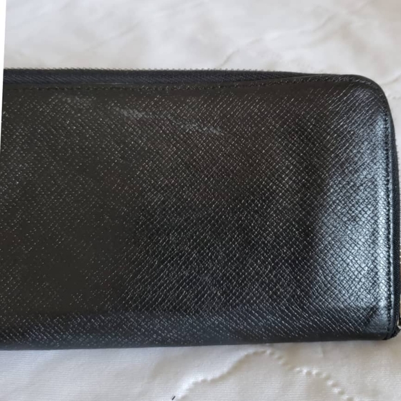 SOLD***Authentic LOUIS VUITTON Ardoise Taiga Zippy Vertical… - Picture 7 of 10